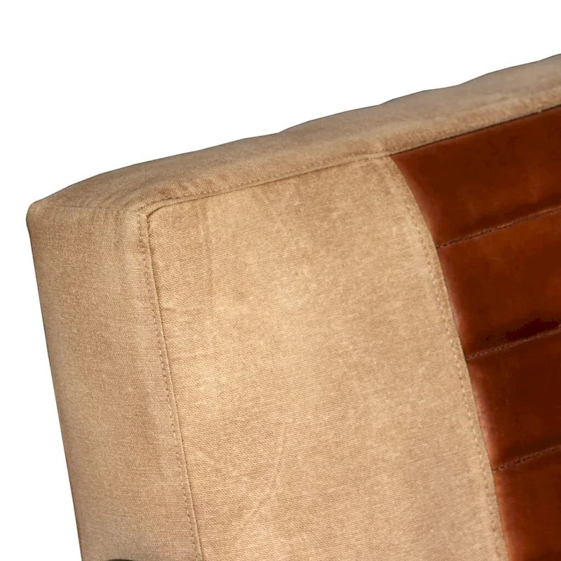 Fauteuil lounge industriel avec cadre en métal et assise en cuir véritable